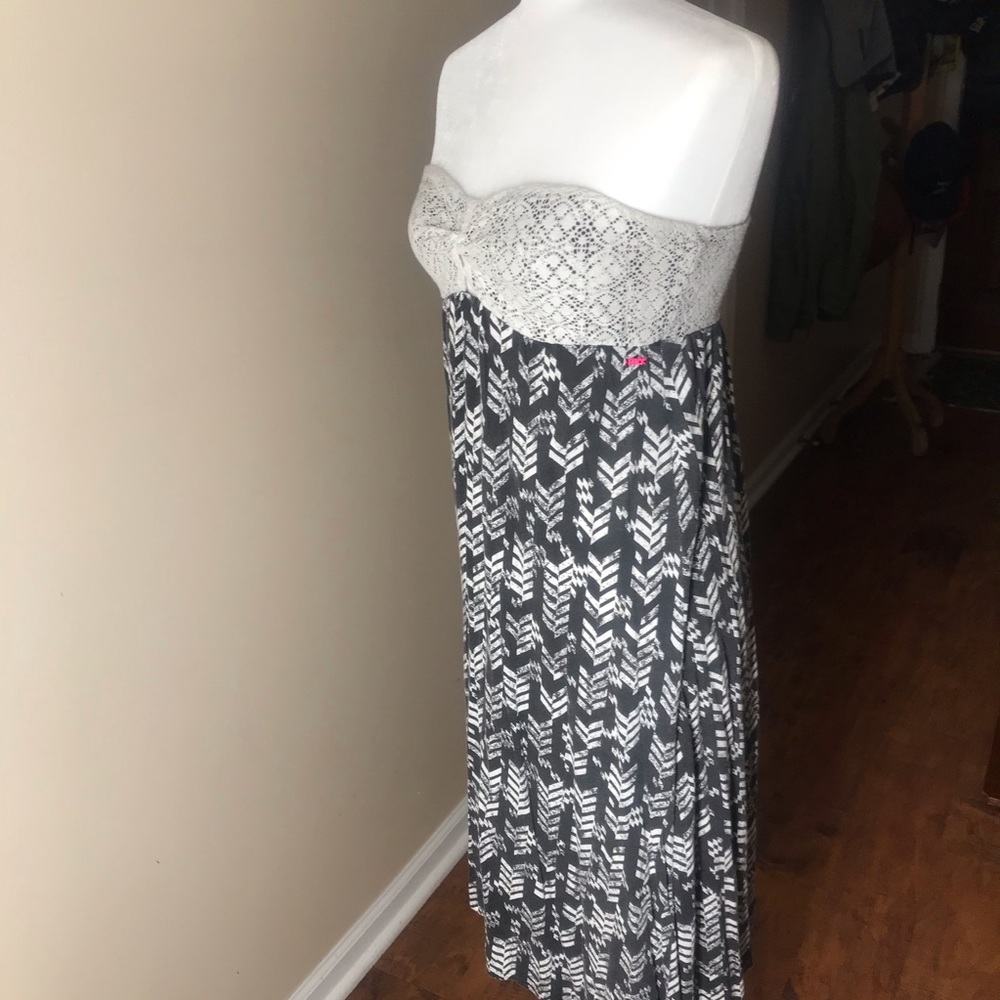 Small Roxy strapless dress black and white print